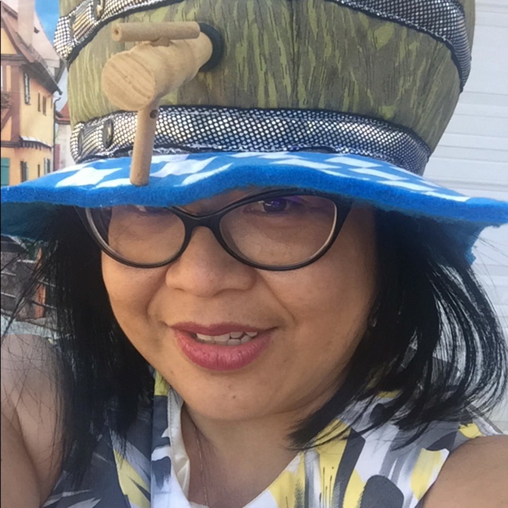 Meet your Posher, Elaine